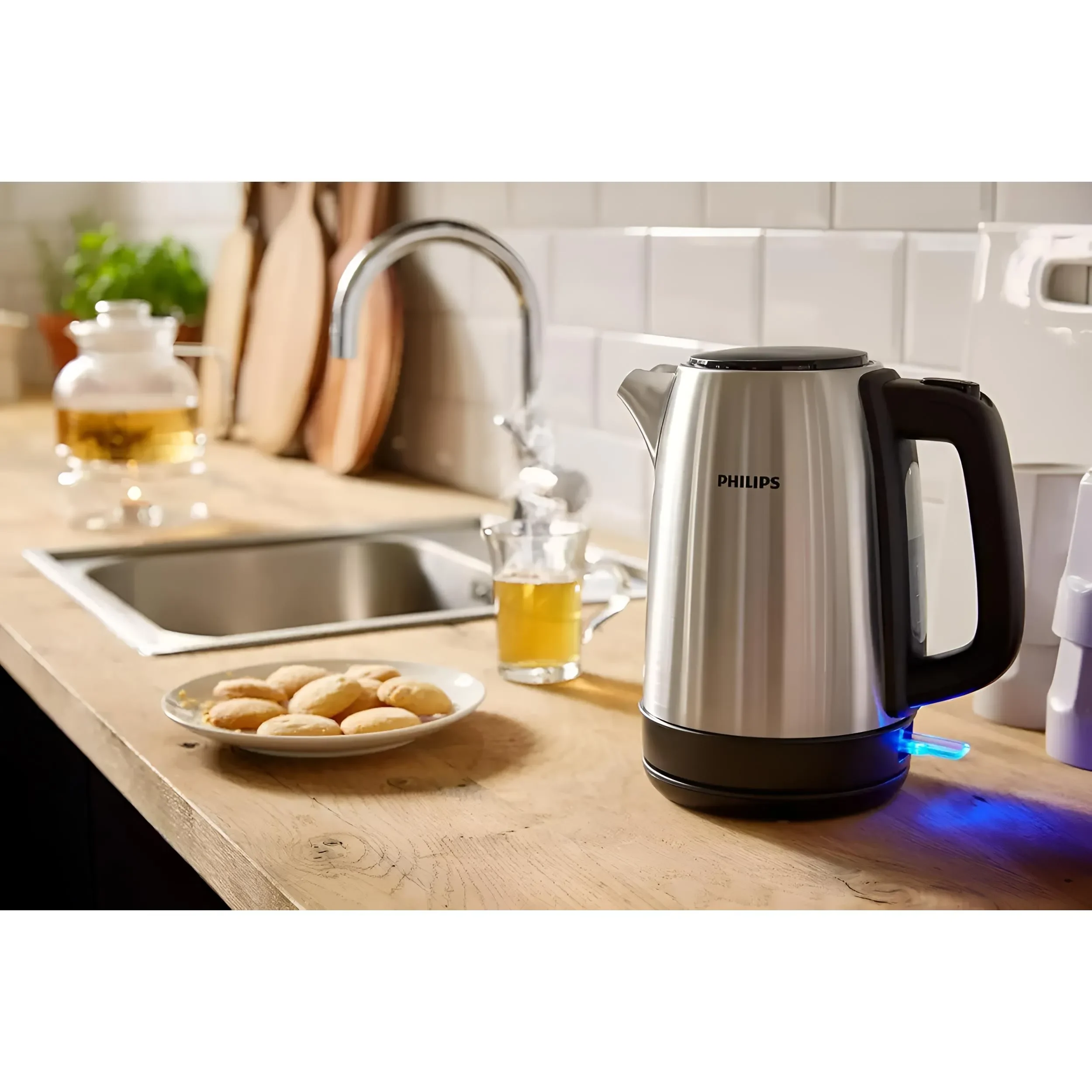 Philips Daily Collection Metal Kettle-Spring Lid Light Indicator Hd9350/92